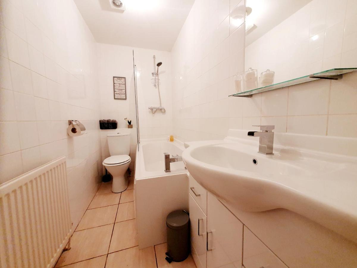 Station Apartment Bellshill Buitenkant foto